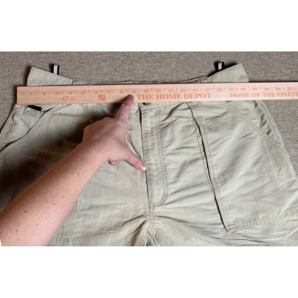 The North Face Khaki Nylon Hiking Shorts Relaxed Fit Pockets Mens‎ XL